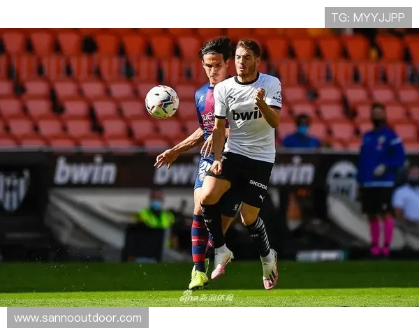 瓦伦西亚主场迎战韦斯卡争夺西甲积分榜关键战役